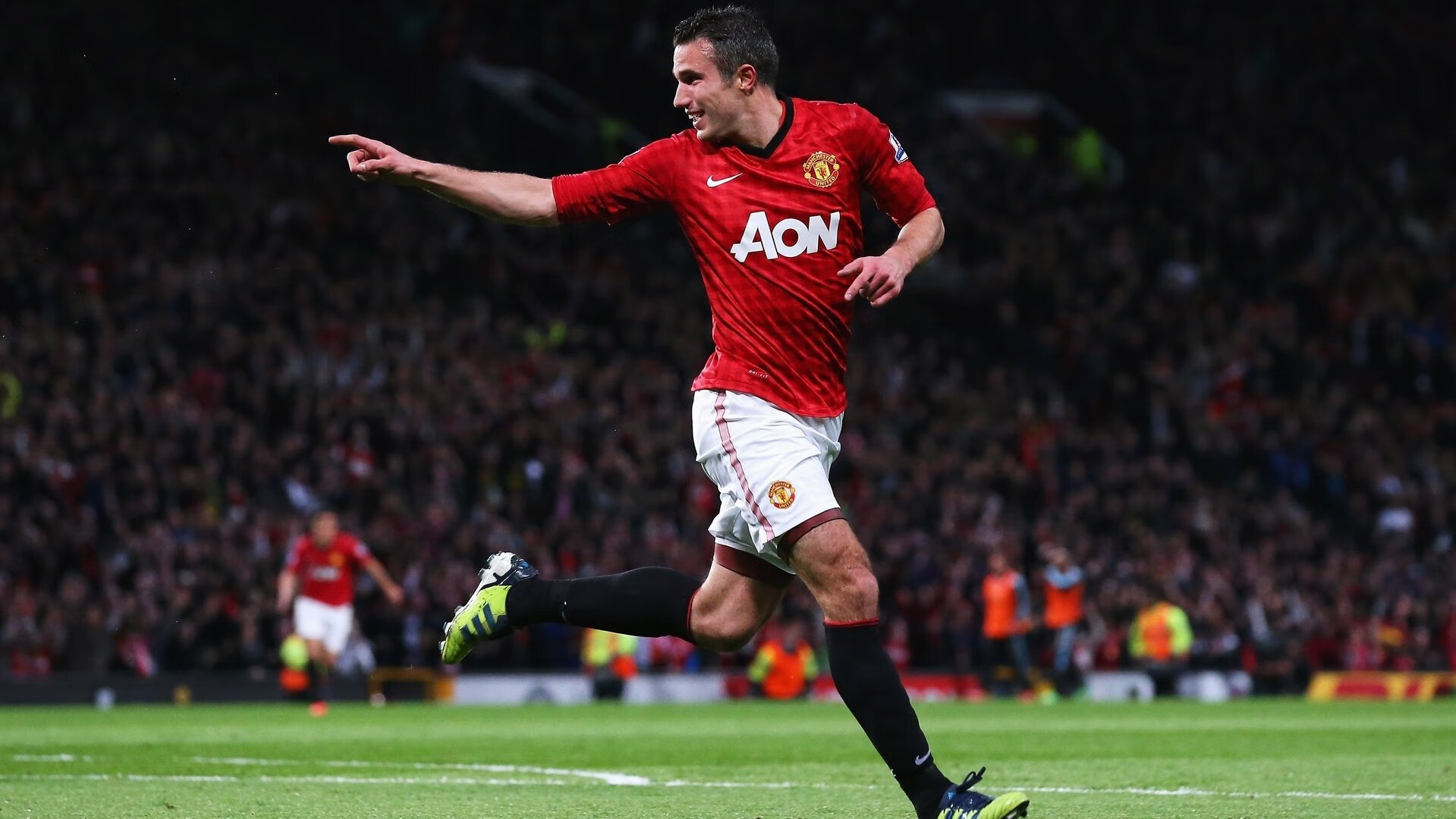 赛道上的冰与火，雷诺惊魂险胜，周冠宇上演统治级表演