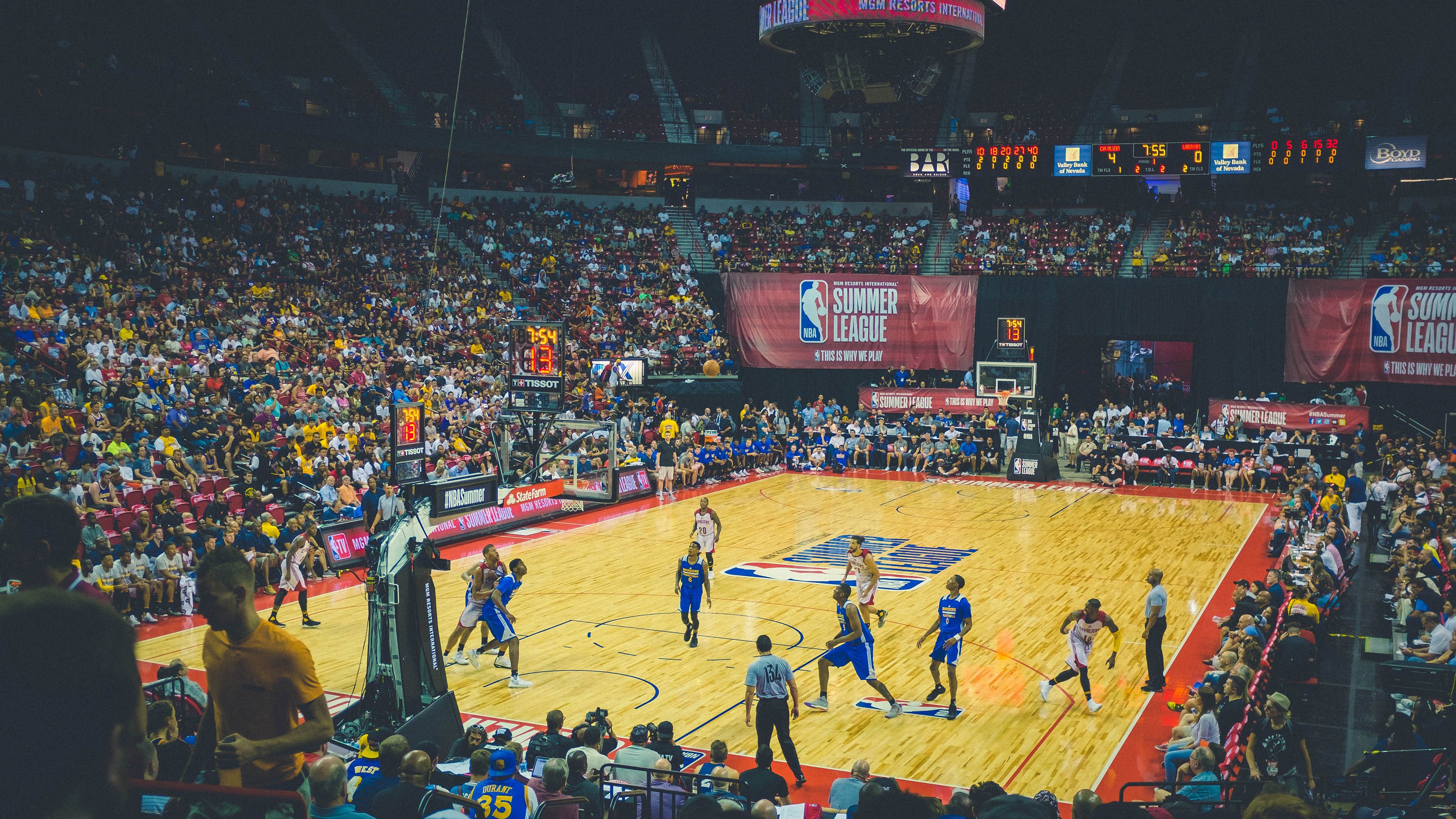 当传统遇上新潮，ATP总决赛鏖战拉沃尔杯，梅德韦杰夫如何统治两个赛场？